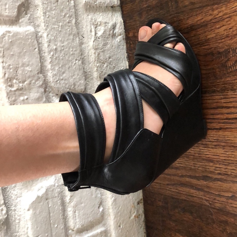 Trouvé strappy black leather wedge sandal. Size 9 - Picture 5 of 7